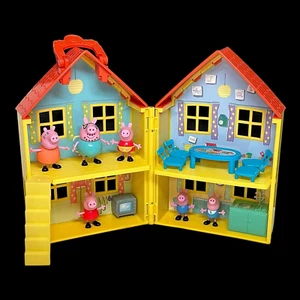 PEGGA PIG'S FOLD-N-CARRY DELUXE HOUSE PLAYSET w/ FIGURINES & ACCESSORIES 99804 - Picture 1 of 5