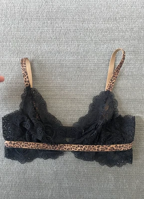 Sutiã Intimissimi Bralette Feminino S Preto Acabamento Leopardo Gancho de Renda e Olho Sem Forro - Imagem 1 de 4
