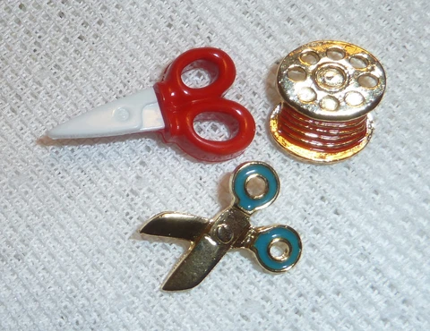 3 different SEWING THEME novelty buttons Cover