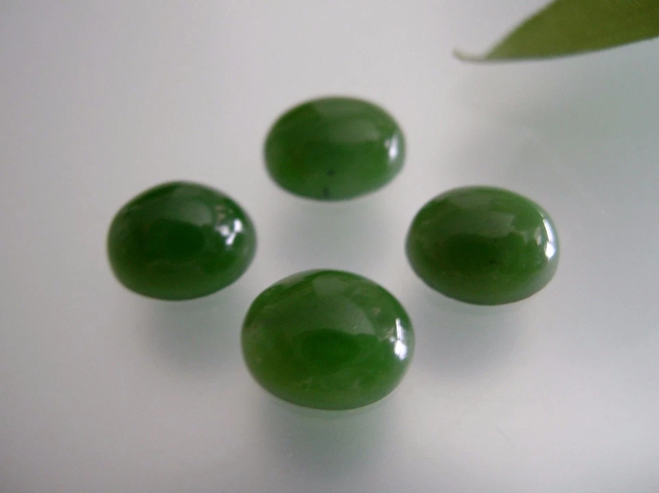 Vintage top quality natural Chinese Green Jade 8x10mm oval cabochon gemstones - Image 1 of 4