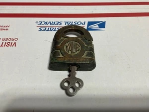 Candado grande vintage Yale Towne Y&T latón macizo con llave funciona EE. UU. - Imagen 1 de 8