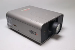 Eiki LC-X85, Christie LX700, Sanyo PLC-XP200L 7000 lumenów Projektor - Zdjęcie 1 z 9