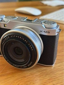 Lente Fujinon XF27 mm F2,8 plateada - Imagen 1 de 3