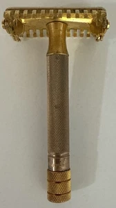 Navaja de afeitar de seguridad Gillette Sheraton de doble filo dorada - Imagen 1 de 15