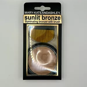 603 Sunlit Bronze Mary-Kate and Ashley Illuminating Bronzer with Brush NEW - Picture 1 of 4