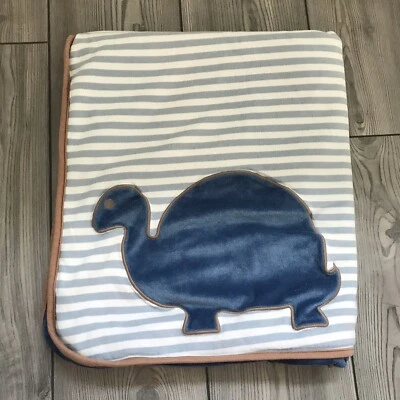 Manta Lovey DWELL STUDIO Target Baby Dinosaurio Rayas Azules Borde Marrón En muy buen estado Foto 1 de 4