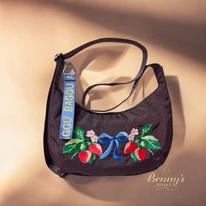 BAGGU Urban Outfitters Exclusive Strawberry Medium Nylon Crescent Bag Sold Out - Bild 1 von 3