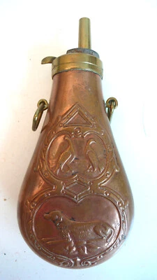 ANCIENNE POIRE À POUDRE  LAITON  COLLECTION  XIXème  BON ÉTAT 16 cm - Photo 1/4