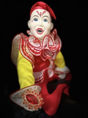 Muñeca Embrujada Bufón del Caos Alimentador de Miedo Agresión Física Anillo de Contención Foto 1 de 4