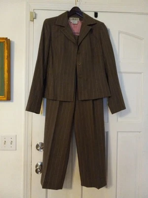 2 件套套装 Carlisle 夹克和半身裙,尺寸 4,裤子 6 — 第 1/4 张图片