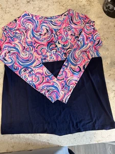 Pullover Lilly Pulitzer Finn Top M Raz Berry Estampado Flamenco Rosa Azul Marino Tejido - Imagen 1 de 11