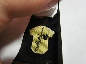 Mickey Rivers signed New York Yankee Pin - Picture 1 of 2