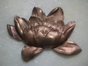Vintage Seerose Blumenprägung, französisches Messing, Patina Messing, detailliert, 1 Stk. - Bild 1 von 5