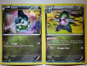 Carte Pokemon olografiche Axew & Fraxure, #13/20 e 14/20. Dragon Vault π - Foto 1 di 1