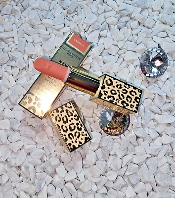 Revolution Pro Luxus NEW NEUTRAL Satin Matt Lippenstift Farbe UNDRESS 3,6g Hit