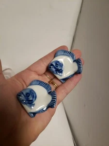 2 VINTAGE JAPAN CERAMIC BLUE AND WHITE FISH CHOPSTICK RESTS - Picture 1 of 4