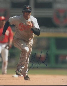NICK MARKAKIS ORIOLES SIGNED AUTOGRAPHED 8X10 PHOTO W/ COA - Picture 1 of 1