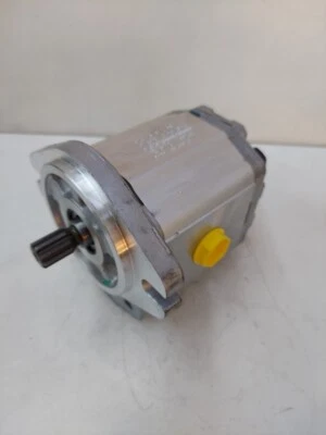121.20.072.00 Danfoss/Turolla Gear Motor SNM2NN-/-017-B-N-06-SA-M6-E5-E5 - Image 1 of 3