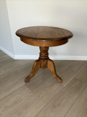 "Mesa redonda de madera de roble de 24""" Foto 1 de 4