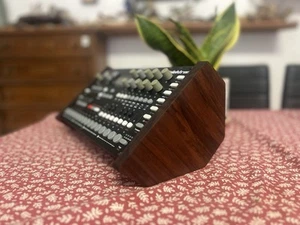 Elektron stand : Analog Four, RYTM, Octatrack, Machinedrum Wood Stand (walnut) - Imagen 1 de 4