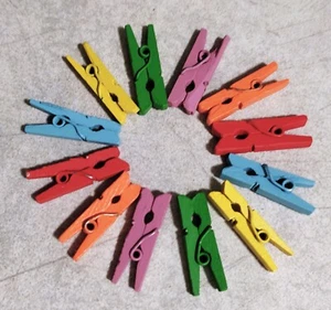 Konvolut 12 Miniatur Wäscheklammern Puppenhaus, Scrapbooking CL8 - Bild 1 von 1