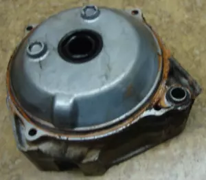 1981 Honda ATC 200 3 Wheeler Engine Stator Coil Generator Magneto Cover Casing - Foto 1 di 1
