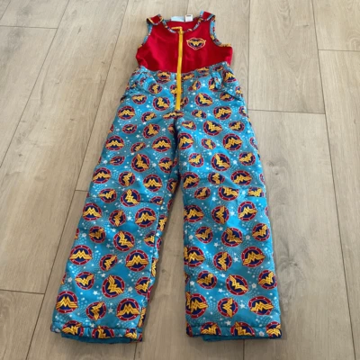 Conjunto de Calças Macacão Girl's Wonder Woman Snow Bib Tamanho Pequeno - Imagem 1 de 4