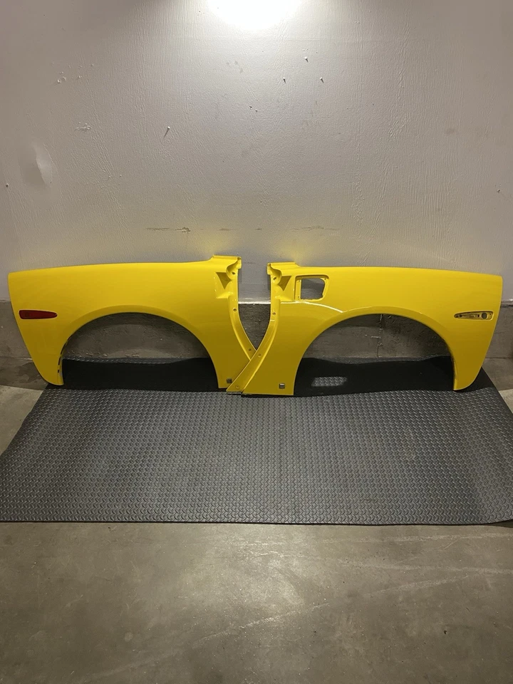 Para-lama traseiro lateral esquerdo (D) e direito (P) Corvette C6 2005-2013 fabricante de equipamento original quarto amarelo - Imagem 1 de 4
