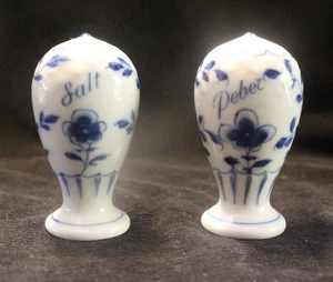 BING & GRONDAHL, B & G BLUE FLUTED PLAIN SALT & PEPPER SHAKERS - Picture 1 of 3