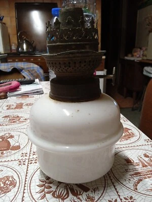 Ancienne Lampe A Pétrole En Opaline De Suspension . - Photo 1/4