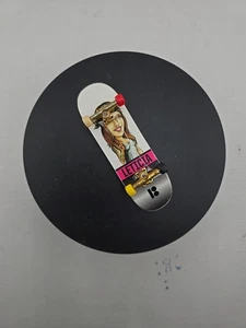 Tech Deck Finger Skateboard - Leticia  - Foto 1 di 6