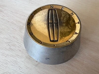 Tapa central Lincoln Continental Gold 1998-2002 OEM F80C-1A096-BC cubierta de cubo de rueda Foto 1 de 4