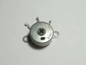 Qty(1) 500 Ohm CTS 117R501A Wire Wound Trimmer 1-Turn Hum Pot 2W Flange Mount - Picture 1 of 7