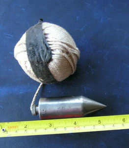 Vintage 3-1/2" long - Ball of twine attached Steel plumb bob #12 - 8.4 oz - Bild 1 von 4
