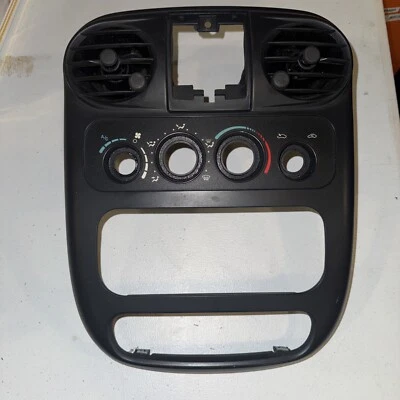 2001 - 2005 Chrysler PT Cruiser painel central rádio controle de temperatura acabamento moldura preto original de fábrica - Imagem 1 de 3