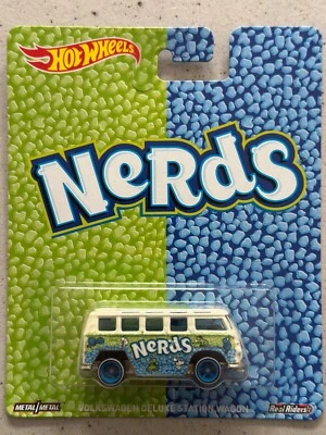 2016 Hot Wheels Nerds Volkswagen Deluxe Station Wagon com Protetor Carro Cultura - Imagem 1 de 3