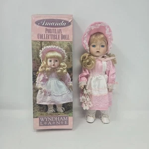 10,5 Zoll Wyndham Lane Amanda Porzellanpuppe blond in rosa & weiß neu Puppe Box beschädigt - Bild 1 von 7