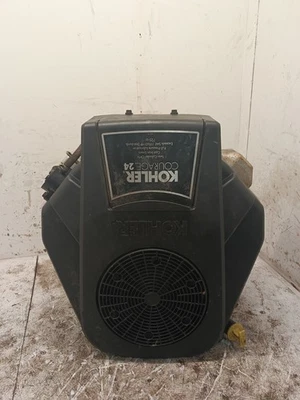 Kohler Courage 24 HP Engine SV725-3021 motor - Image 1 of 4