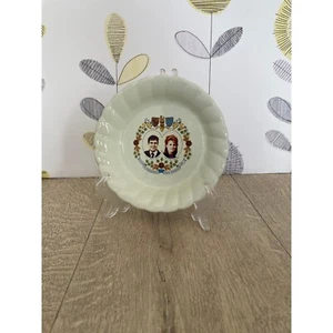 Prince Andrew and Sarah Ferguson marriage dish souvenir for British Royal Family - Picture 1 of 10