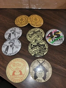 Menge 8 Vintage Cowtown Festival Pinback Knöpfe Ellsworth Kansas KS - Bild 1 von 7