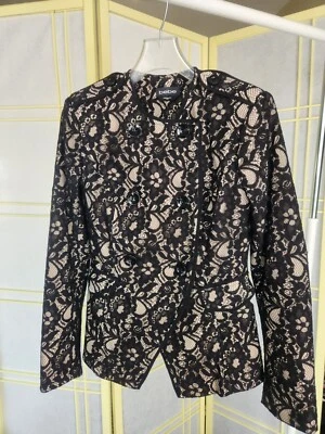 Chaqueta BeBe Talla XXS, Talla 0 Falda Negra Encaje Sobre Color Desnudo Traje ¡Impresionante!! Foto 1 de 4