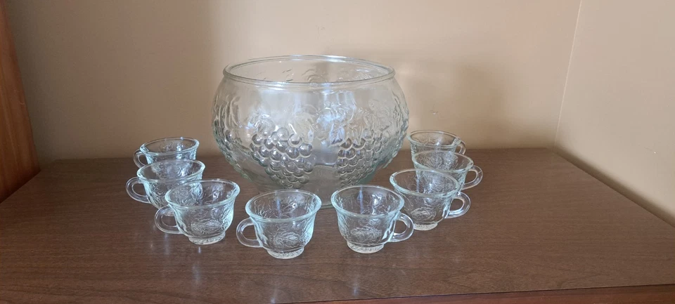 冲孔碗和眼镜 — 第 1/4 张图片