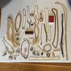 Vintage Costume Jewelry Lot Brooches Necklaces Earrings Bracelets Ring Bolo - Picture 1 of 9