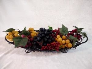 Cesta de metal con arreglo de uvas iluminado centro de mesa uvas multicolores - Imagen 1 de 8