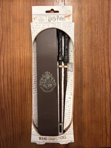 NUEVO Juego de Regalo Palillos Varita Harry Potter Incluye Estuche de Almacenamiento de Plástico Paladone - Imagen 1 de 7