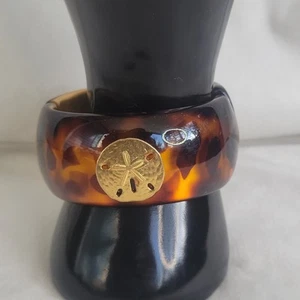 VINTAGE JOHN WIND CLAMP FAUX TORTOISE SHELL GOLD TONE STAR FISH BRACELET EUC - Picture 1 of 11