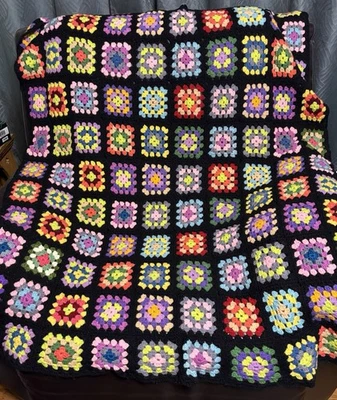 "Manta afgana cuadrada de ganchillo hecha a mano de colección 52x76"" negra/colorida" Foto 1 de 3