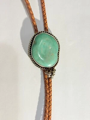 Corbata Bolo Paige Wallace Plateada y Turquesa Cuero Marrón Cordón Trenzado GR Foto 1 de 4