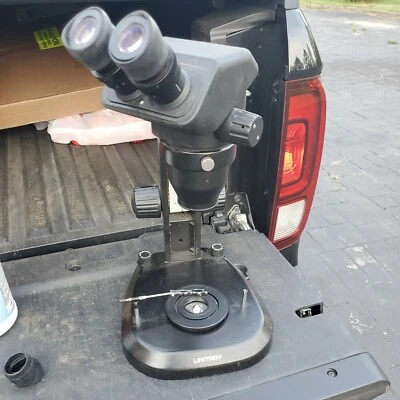 Microscopio estéreo Unitron Gem Mira LED giratoria Foto 1 de 4