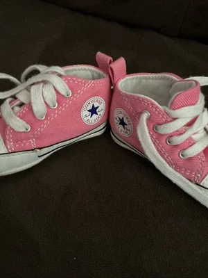 Zapatillas altas Converse Chuck Taylor bebé talla 1 rosa Foto 1 de 4